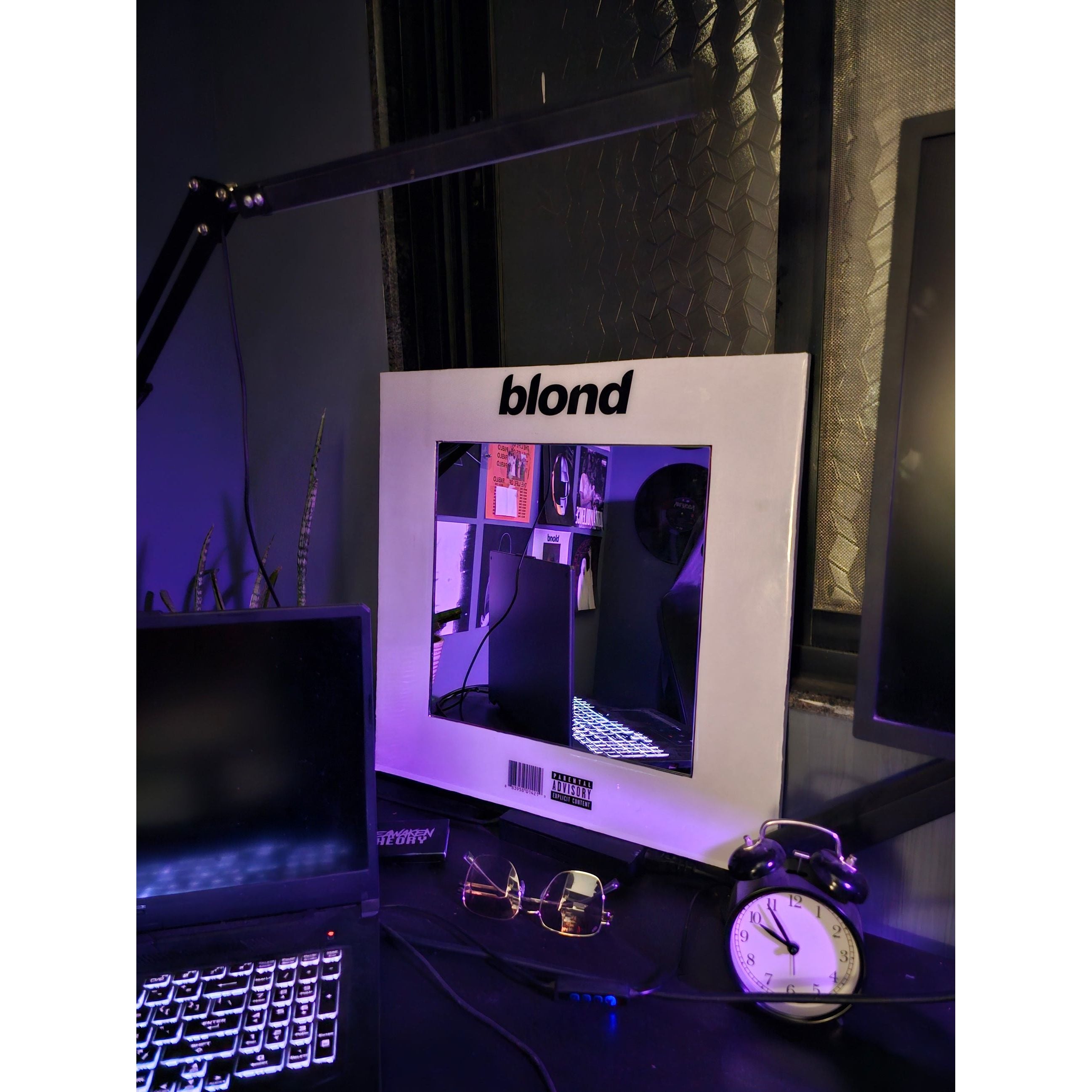 Blond Mirror